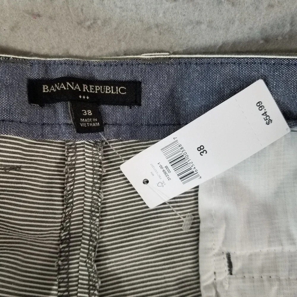 Banana Republic City short shorts men's 38 x 10 white striped cotton Bermuda NEW